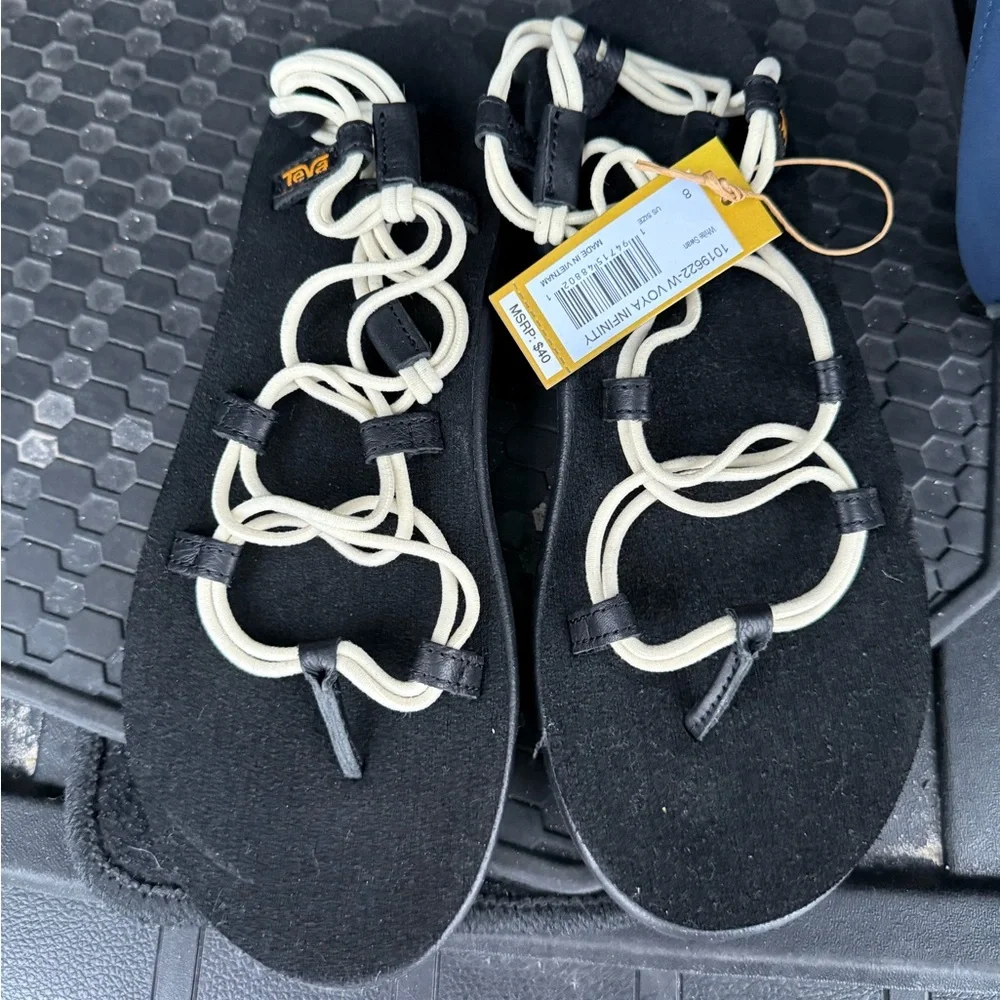 NWT! NEVER WORN! Teva Women's Voya Infinity Strappy Sandals - Black & White - Picture 7 of 9
